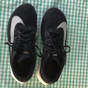 Nike Zoom Fly, women’s size 9, black.